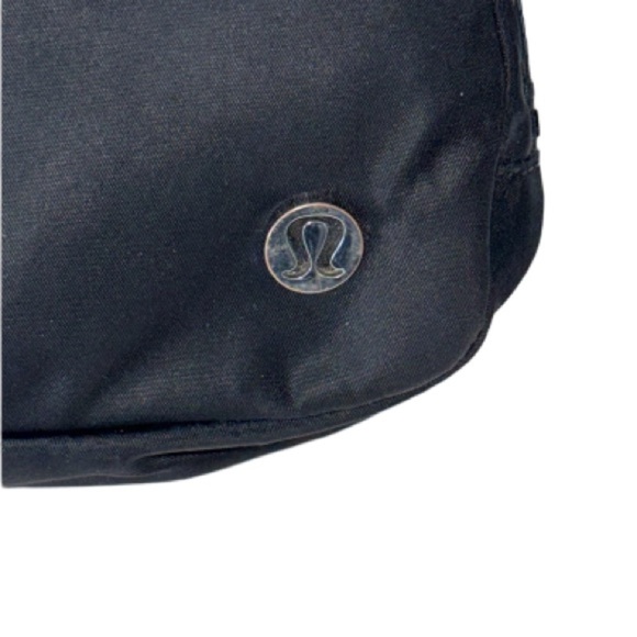 Lululemon Everywhere Belt Bag Black - Picture 5 of 10